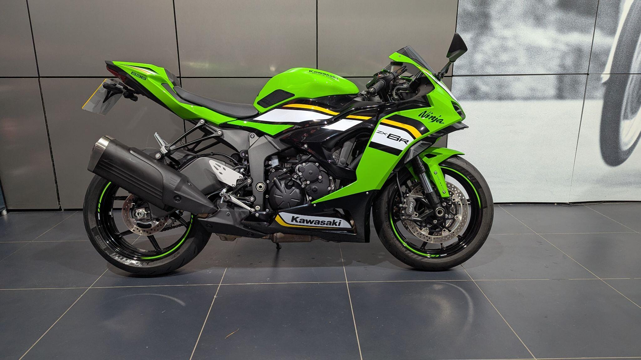 ZRX1200DAEG、Z1000、ZX6R(ABS) フロントアクスルスライダー